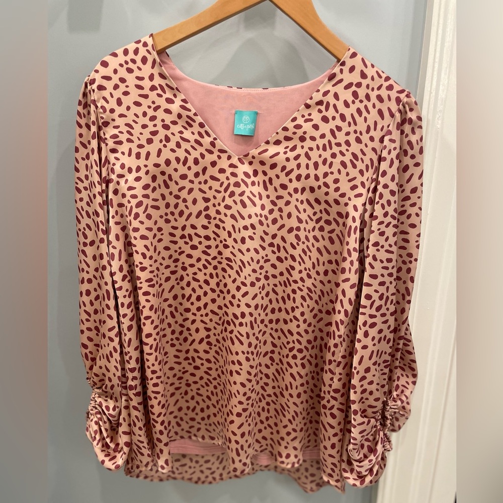 Women’s top with balloon sleeves